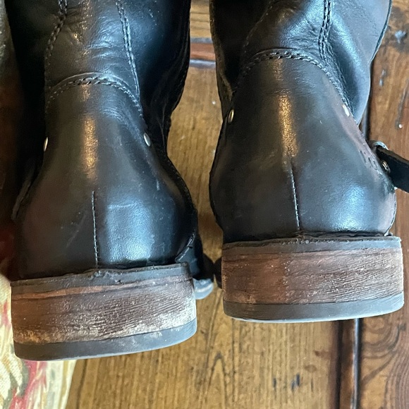 UGG black leather moto boots 8.5 - Picture 7 of 7